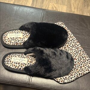 Jessica Simpson Fuzzy Black and Gray Slippers